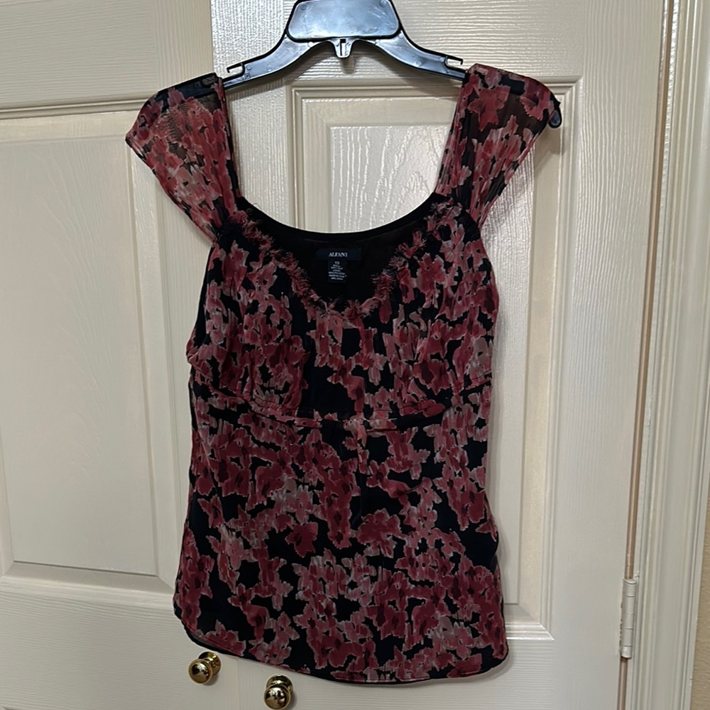 Alfani Red and Black Fitted Scoop Neck Cap Sleeve Blouse